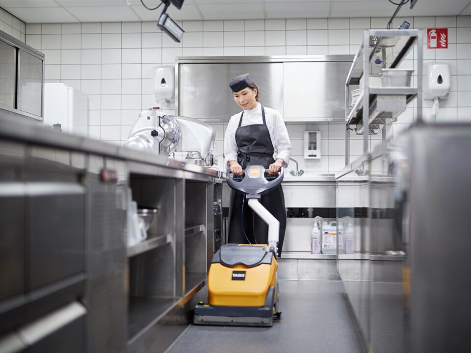 Vinil kompozit padlólap karbantartása TASKI swingo 350-el