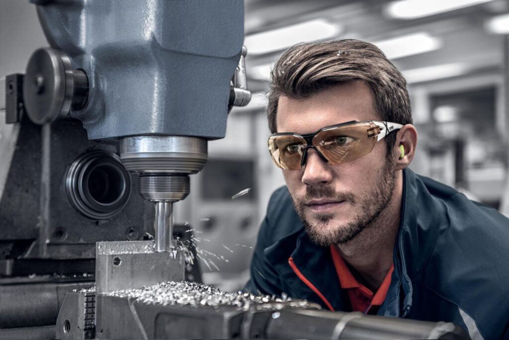 uvex CBR65 technológiával készült száras szemüvegek kék fény ellen