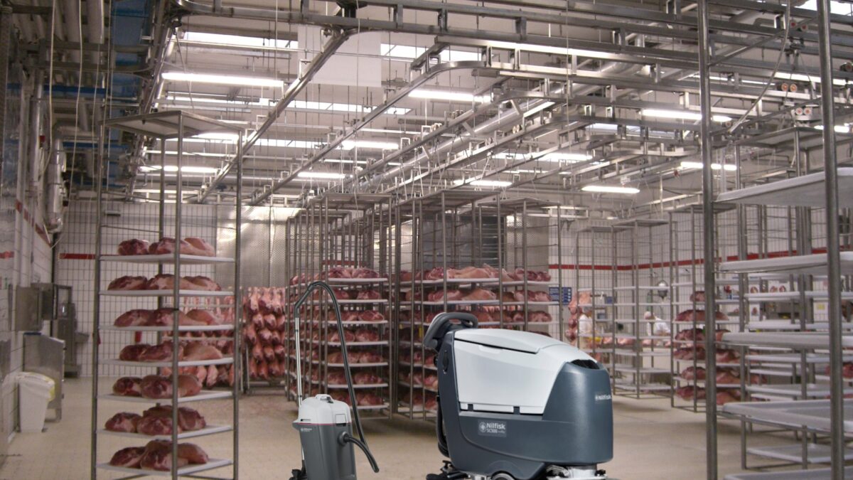 Takarítás húsipari környezetben Nilfisk takarítógépekkel