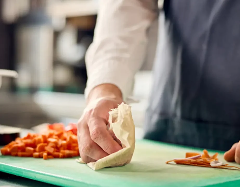 Tork Reflex belsőmagos adagoló: a tökéletes társ a konyhában